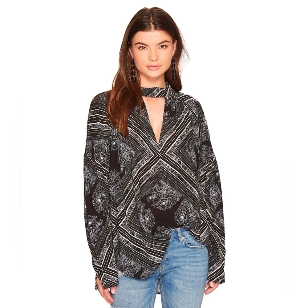 🖤Free People Walking On A Dream Tunic Top-Black🖤 Abstract print High neck